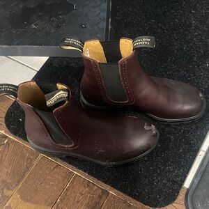 Blundstone Women’s Dark Burgundy Leather Boots size 8.5US women